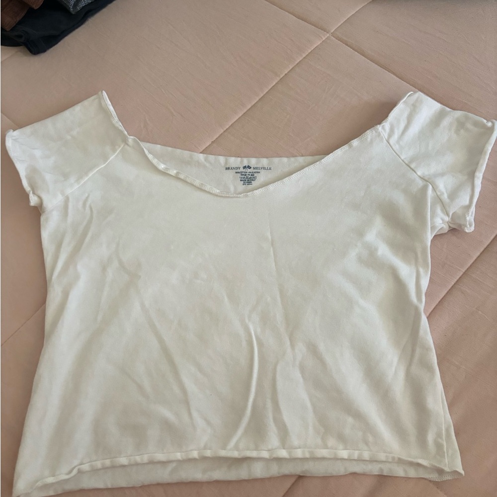🤍Brandy Melville tee🤍